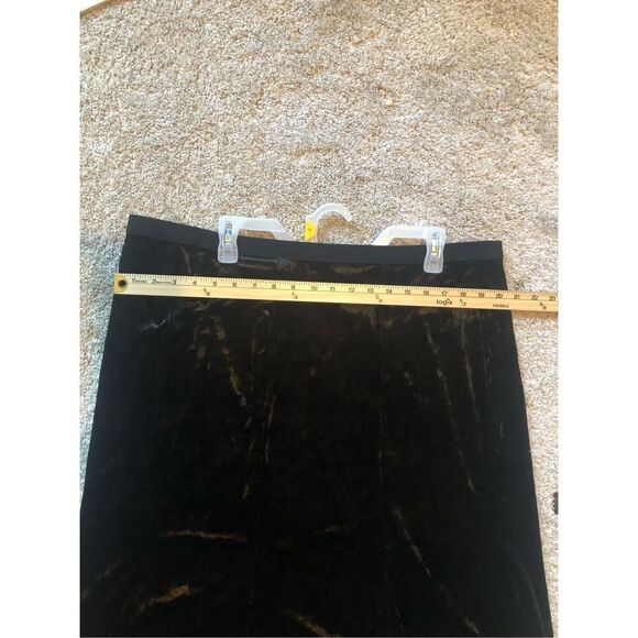 Isaac Mizrahi Live! Women’s Black Velvet Fit and Flare Skirt Size 1X - Picture 6 of 6